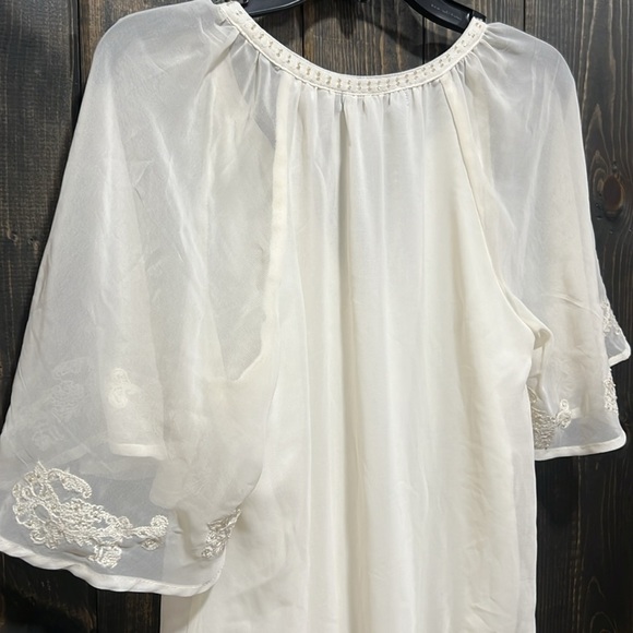 BKE Boutique Boho Top S Beaded Embroidered Flare Sleeve Sheer Cream Floral Y2K - Picture 9 of 13